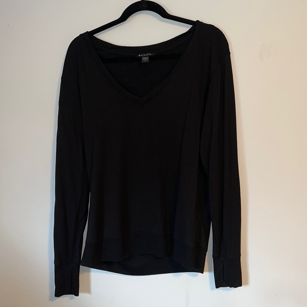 Athleta Sunrise black oversized v neck sweatshirt. Size Medium.